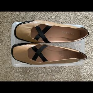 Taryn Rose Tan & Black Paten Ballet Flats - 9 1/2